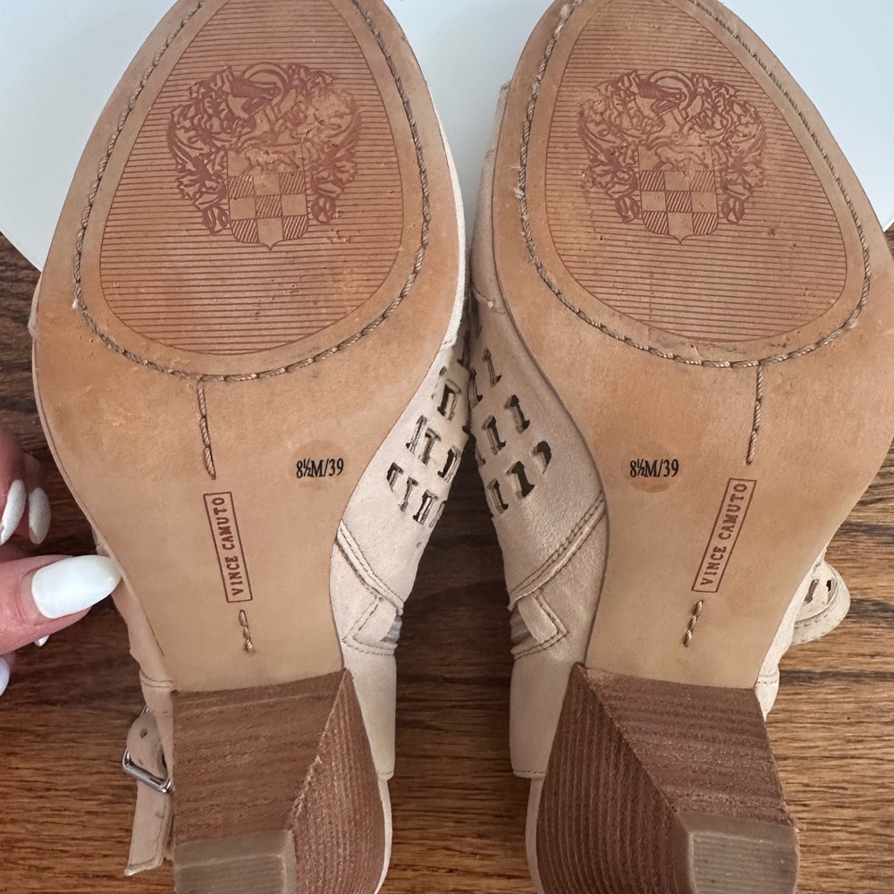 Vince Camuto Beige Suade Peep-Toe Stacked 3 Inch Heel Cut-Out Bootie Size 39 - Picture 10 of 13